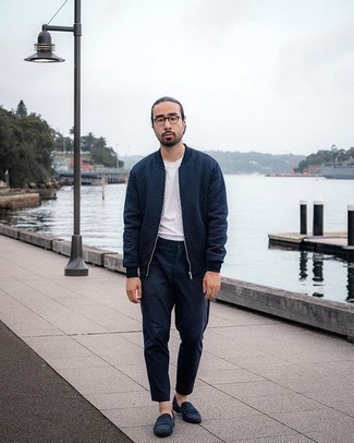 Какие брюки чинос носить с синим бомбером