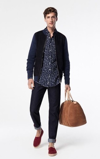 Какие рубашки с длинным рукавом носить с синим бомбером мужчине