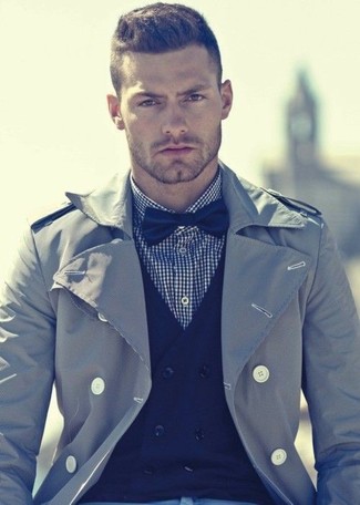 С чем носить синий галстук-бабочку мужчине