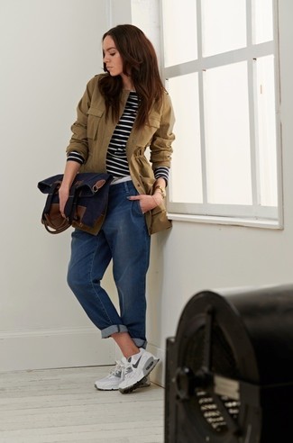 Какие анораки носить с синими джинсами-бойфрендами