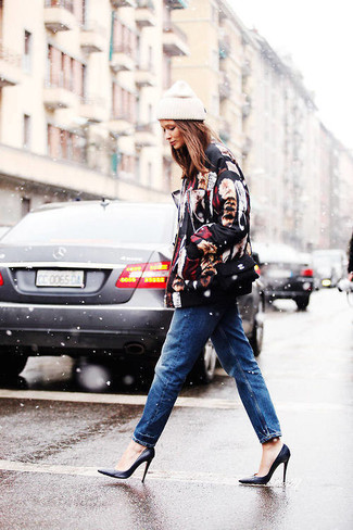 Какие туфли носить с синими джинсами-бойфрендами