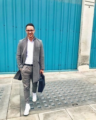 С чем носить синий портфель