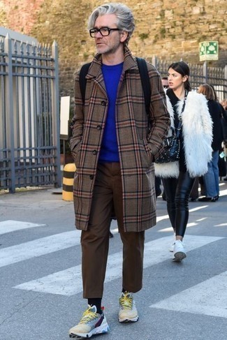 С чем носить синий рюкзак из плотной ткани мужчине