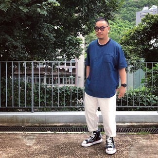 С чем носить синие высокие кеды из плотной ткани мужчине