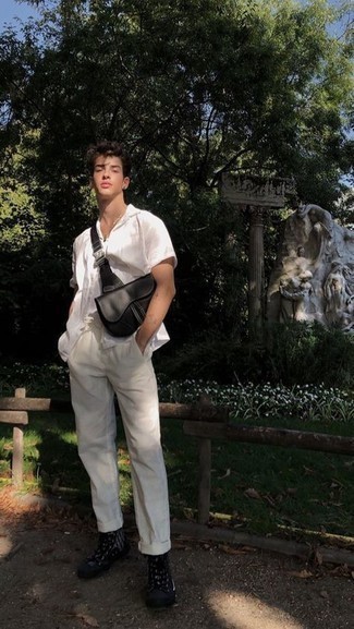 С чем носить синие высокие кеды из плотной ткани мужчине