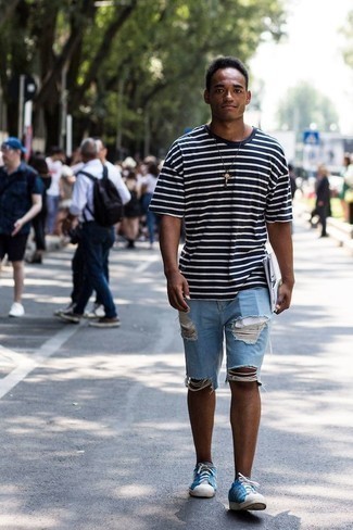 С чем носить синие низкие кеды из плотной ткани мужчине