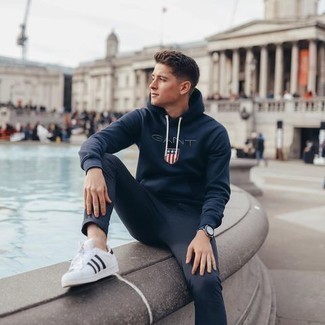 С чем носить синие часы из плотной ткани мужчине