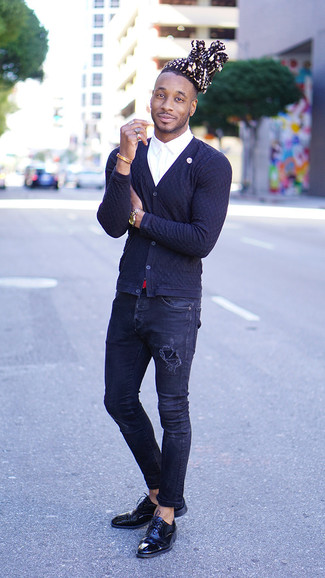 Как носить синий кардиган с синими джинсами мужчине