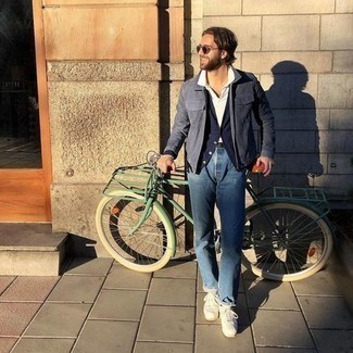 Как носить синий кардиган с синими джинсами мужчине