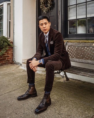 Как носить синий кардиган с темно-коричневым костюмом