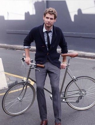 Какие туфли дерби носить с синим кардиганом