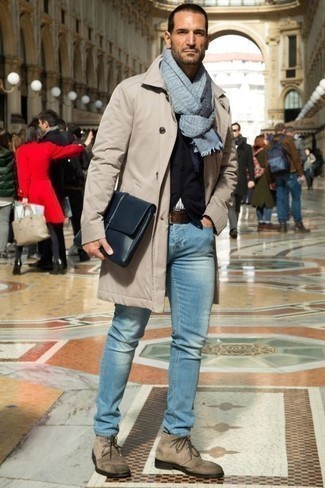 Какие ботинки дезерты носить с синим кардиганом