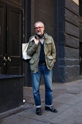 Как носить синий кардиган с темно-синими джинсами мужчине