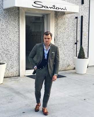 Какие костюмы носить с синим кардиганом