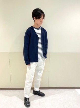 Как носить синий кардиган с белыми брюками чинос