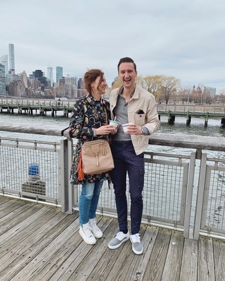 Какие низкие кеды носить с синими брюками карго