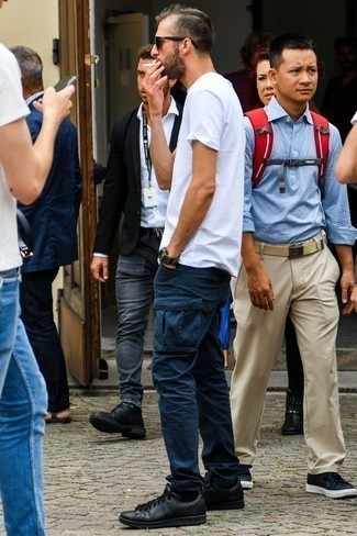 Какие низкие кеды носить с синими брюками карго