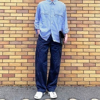 Какие низкие кеды носить с синими брюками карго