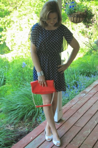 С чем носить синее повседневное платье