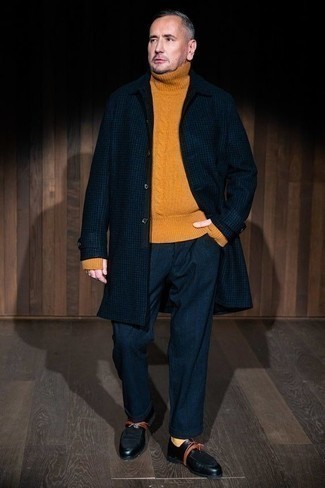 С чем носить синее длинное пальто в клетку