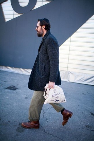 С чем носить синее длинное пальто в клетку