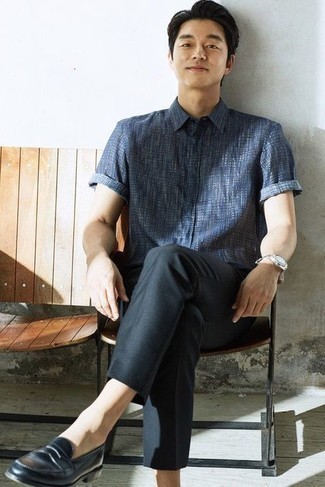 С чем носить синюю рубашку с коротким рукавом в клетку мужчине