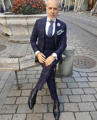 С чем носить синий костюм-тройку в клетку