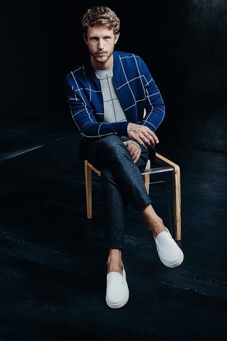 С чем носить синий свитер на молнии в клетку мужчине