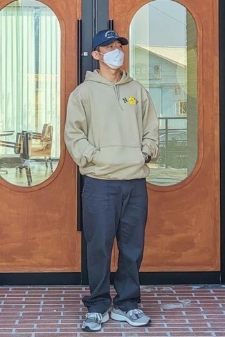 Какие кроссовки носить с синими брюками чинос