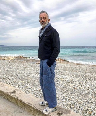 Какие кроссовки носить с синими брюками чинос