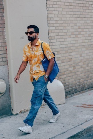 Какие высокие кеды носить с синими брюками чинос