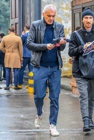 Какие высокие кеды носить с синими брюками чинос