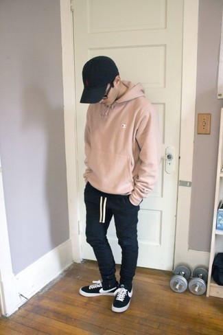 Какой худи носить с синими брюками чинос