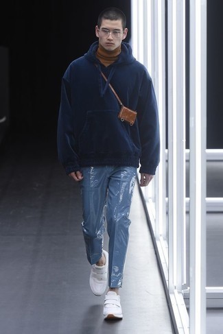 Какой худи носить с синими брюками чинос