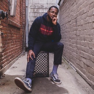 Какой худи носить с синими брюками чинос