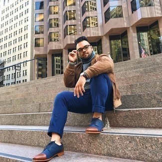 С чем носить синие брюки чинос