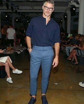 Какие низкие кеды носить с синими брюками чинос