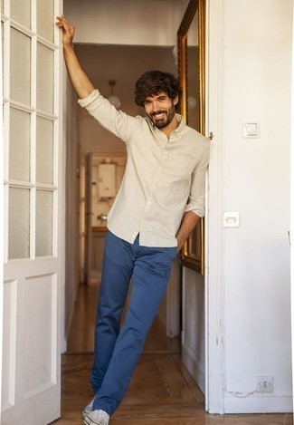 Какие низкие кеды носить с синими брюками чинос