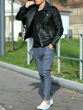 Какие низкие кеды носить с синими брюками чинос