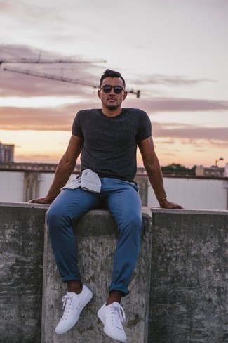 Какие низкие кеды носить с синими брюками чинос