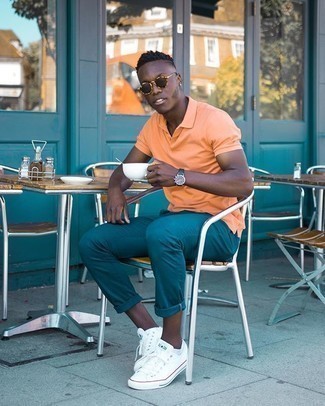 Какие низкие кеды носить с синими брюками чинос