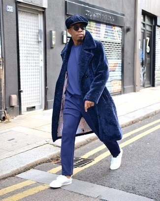 Какие низкие кеды носить с синими брюками чинос