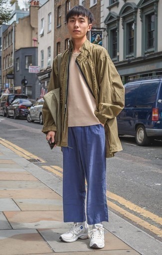 Какие дождевики носить с синими брюками чинос