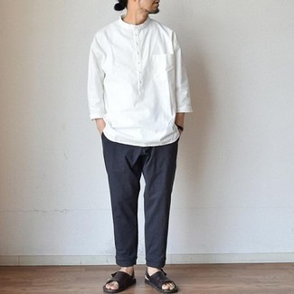 Какие сандалии носить с синими брюками чинос