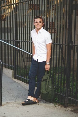 Какие сандалии носить с синими брюками чинос