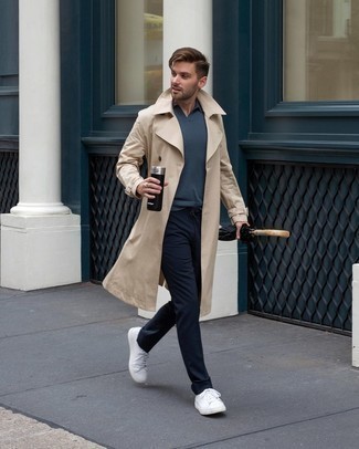 Какие плащи носить с синими брюками чинос