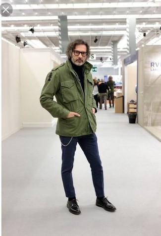 Какие водолазки носить с синими брюками чинос