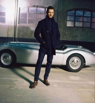 Какие водолазки носить с синими брюками чинос