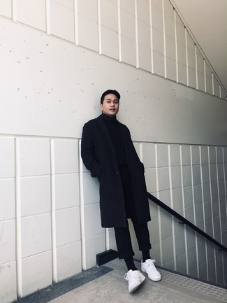 Какие водолазки носить с синими брюками чинос