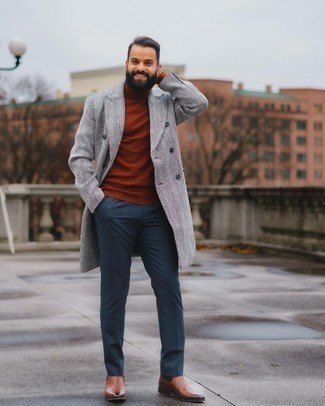 Какие водолазки носить с синими брюками чинос